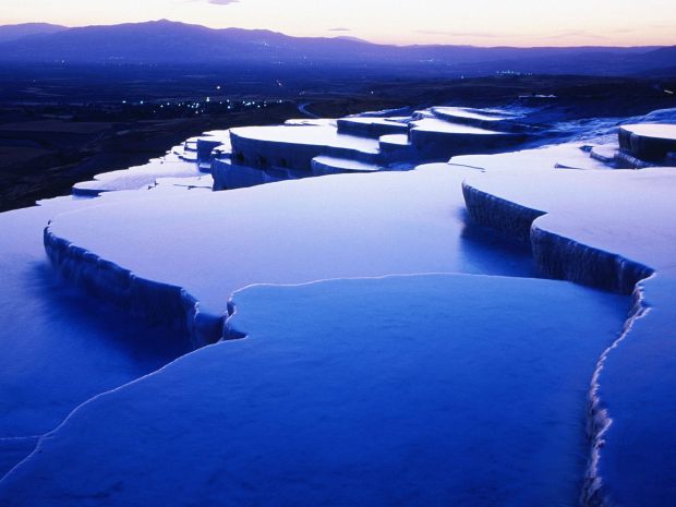 Awesome photograph of Pamukkale, couldn't find who the author of this image is, tell me if you know it!